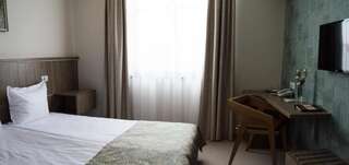 Отель Fidelitas Hotel Сфынту-Георге Улучшенный двухместный номер с 1 кроватью или 2 отдельными кроватями-5